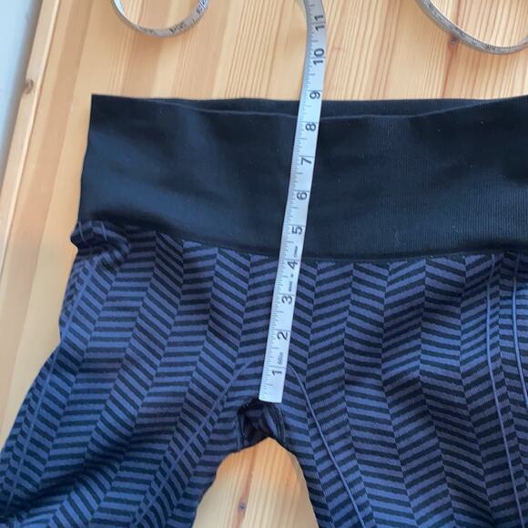 Lululemon In The Flow printed herringbone Crop Legging - Picture 11 of 12